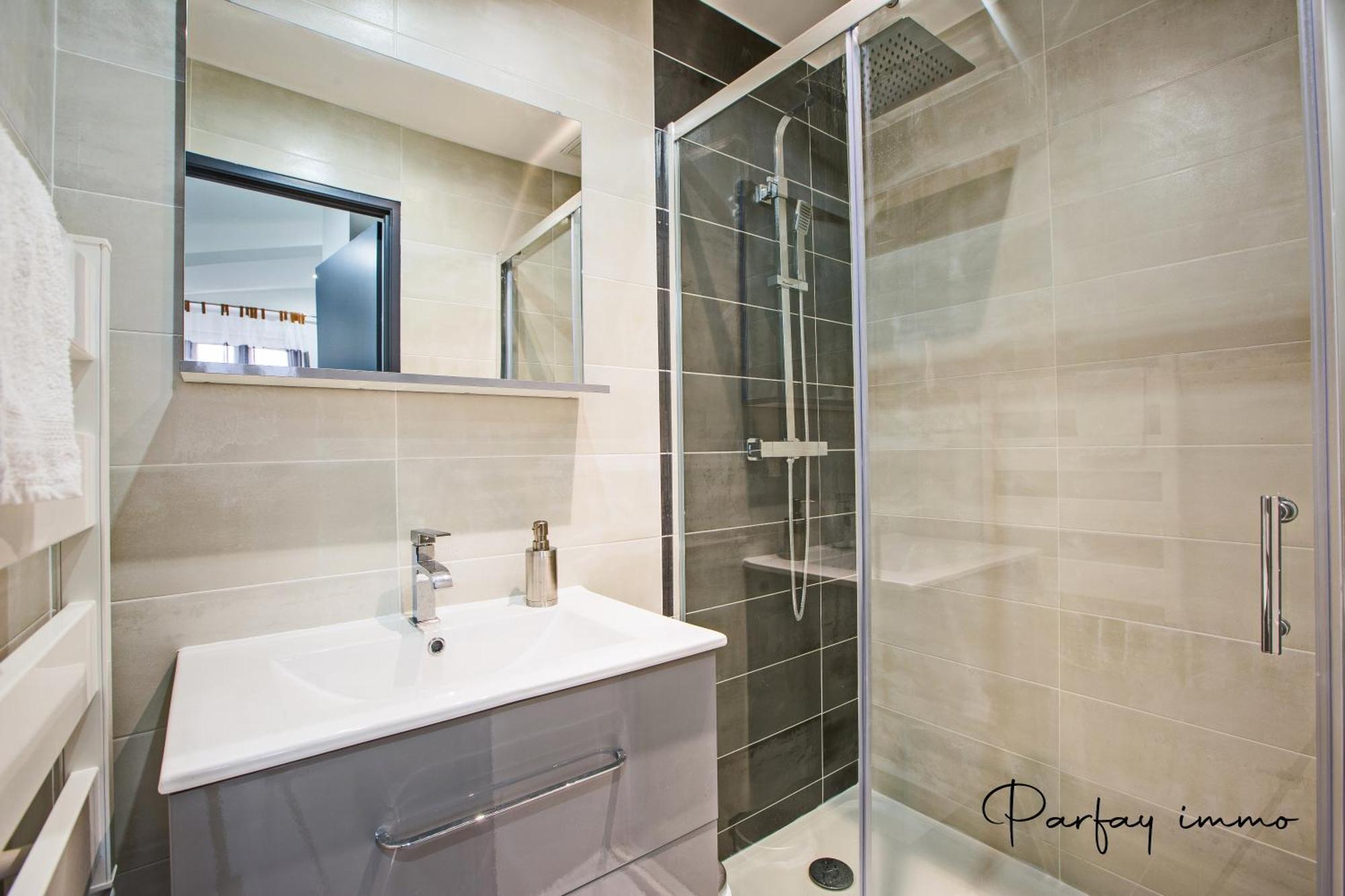 Agreable Et Moderne 2 Pieces ~ Confort Et Design Clermont-Ferrand Luaran gambar